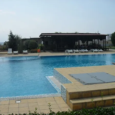 Rutland アパートホテル